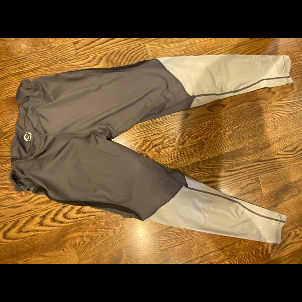 Virus performance compression leggings
